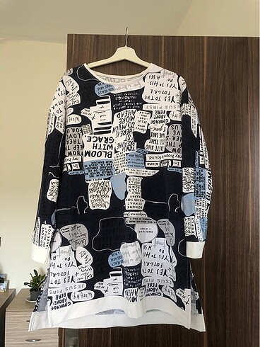 Yazı deseni severler için hiç giyilmemiş
