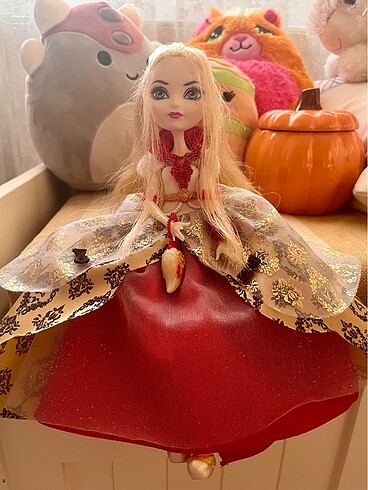 Apple White Thronecoming