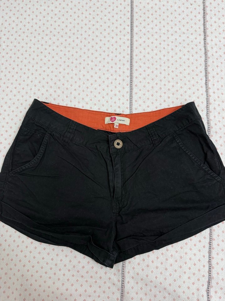 Düğmeli Siyah Kadın Mini Şort - Görsel 2