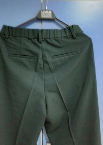 H&M Kadın Yeşil Pilili Kumaş Pantolon. H&M