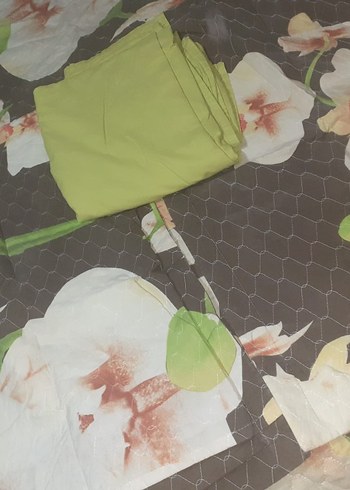 Kahverengi Çiçek Desenli Yatak Örtüsü - Görsel 4