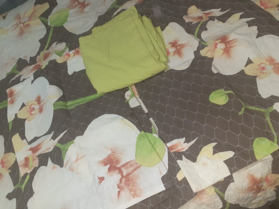 Kahverengi Çiçek Desenli Yatak Örtüsü - Görsel 4