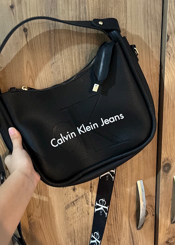 Beden Calvin Klein Jeans Siyah Deri Kadın Çapraz Çanta