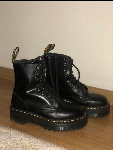 Dr Martens bot