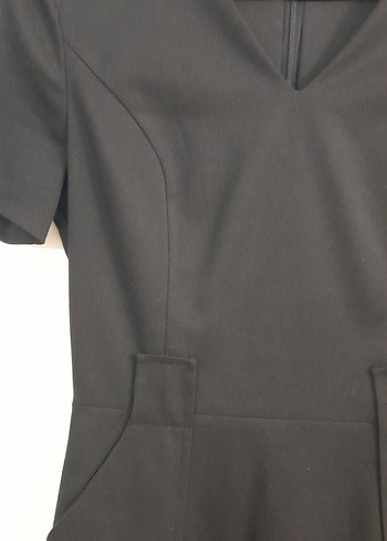 Siyah Kısa Kollu V Yaka Elbise - Görsel 4