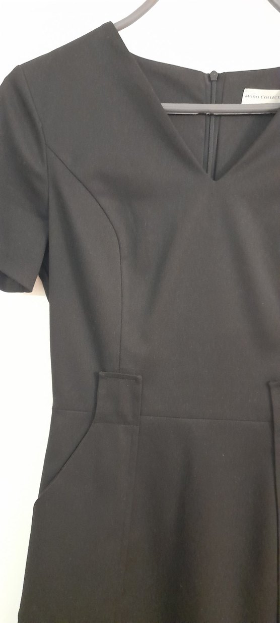 Siyah Kısa Kollu V Yaka Elbise - Görsel 4