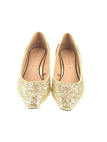 38 Beden Zara Stiletto %70 İndirimli.