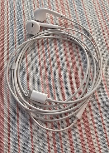 Apple Beyaz Kulaklık Lightning Uçlu