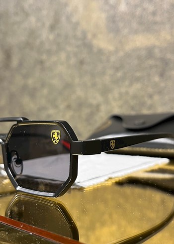 Beden siyah Renk RAYBAN FERRARİ EDİTİON İTHAL GÖZLÜK