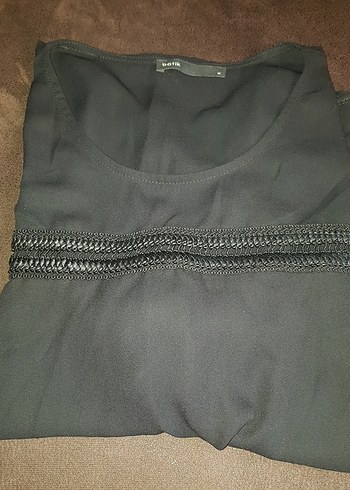 Siyah Kısa  Kollu Deri Detaylı Bluz - Görsel 2