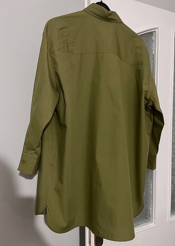Bershka Kadın Haki Renk Düğmeli Uzun Kollu Gömlek - Görsel 3