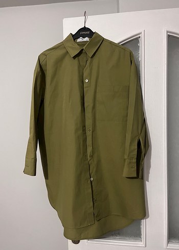Bershka Kadın Haki Renk Düğmeli Uzun Kollu Gömlek - Görsel 2