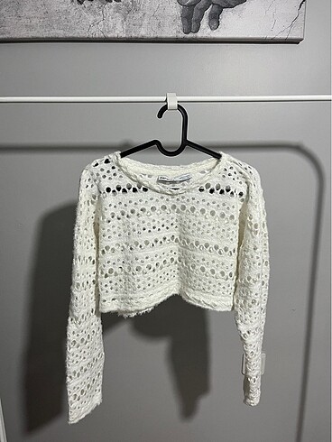 Bershka delikli crop bluz