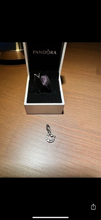 Beden Pandora Sallantılı Charm