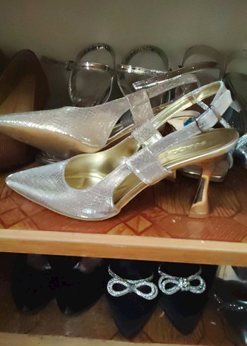 gold Parlak Tokalı Stiletto Topuklu Kadın Ayakkabı - Görsel 3