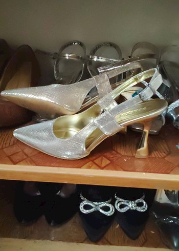 gold Parlak Tokalı Stiletto Topuklu Kadın Ayakkabı - Görsel 2