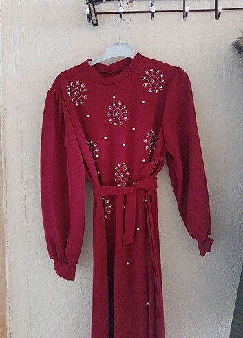 Borda taşlı elbise