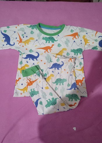 Renkli Dinozor Desenli Erkek Pijama Takımı