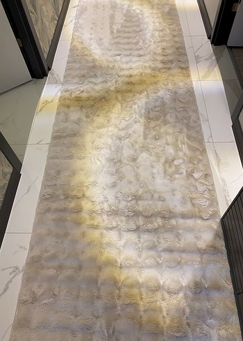 Beden ten rengi Renk Parlak Krem Renkli Peluş Halı