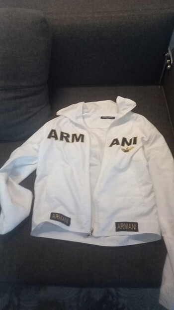 Armani orjinal çok iyi durumda 