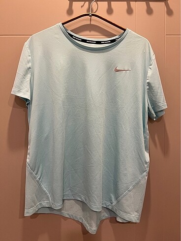 nike t-shirt