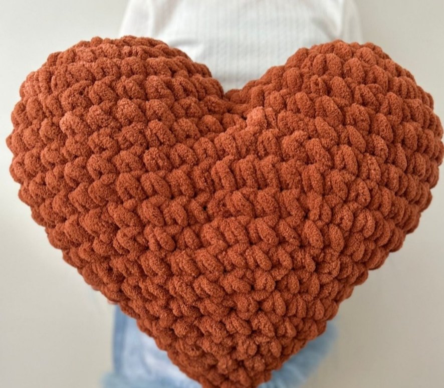 Renkli İşlemeli Kalp Şekilli Yastık - Görsel 2