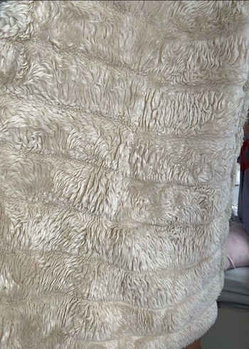 Uzun Kürklü Bej Kadın Yelek marka temsilş - Görsel 3