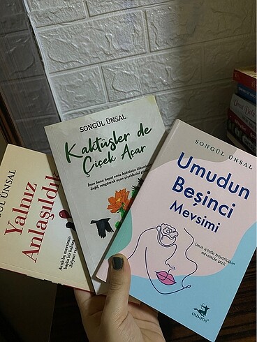 1.Umudun beşinci mevsimi 2. kaktüsler de çiçek açar 3. Yalnız an