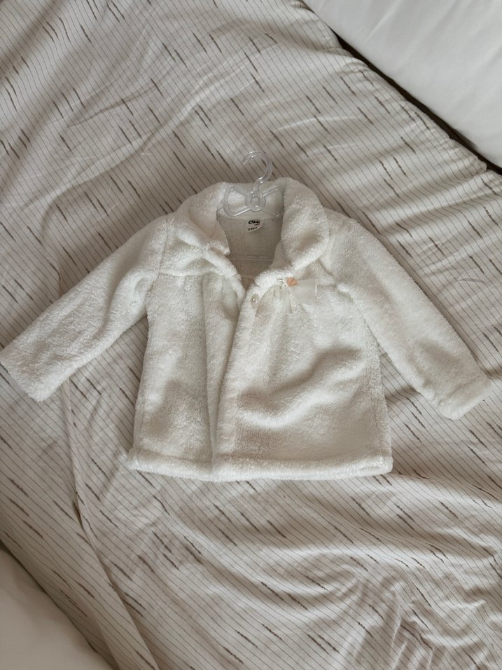 Kız Çocuk Beyaz Peluş Ceket - Görsel 2