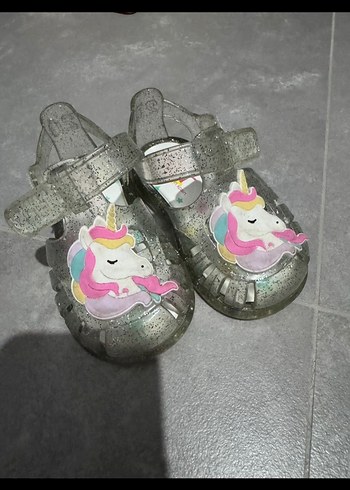 Unicorn Detaylı Gri Parlak Kız Terlik - Görsel 2