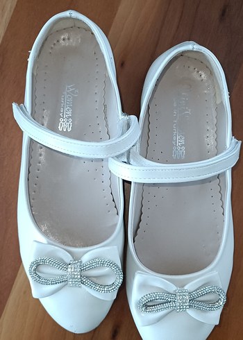 Beyaz Tokalı Kız Çocuk Babet - Görsel 9