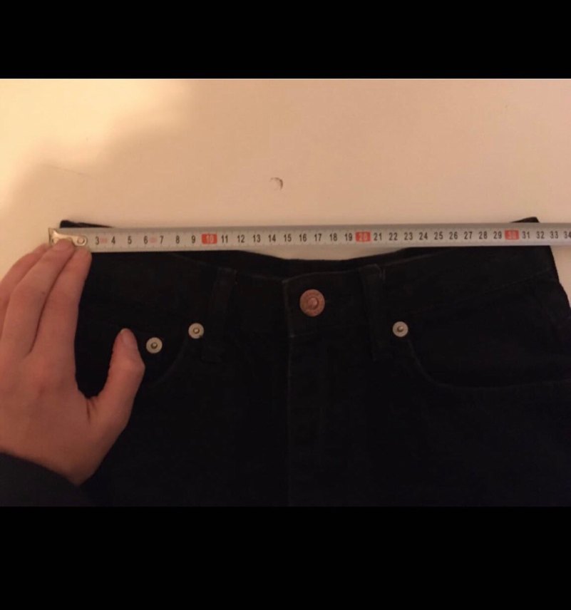 Düğmeli Siyah Bol Kesim Mini Kot Şort - Görsel 3