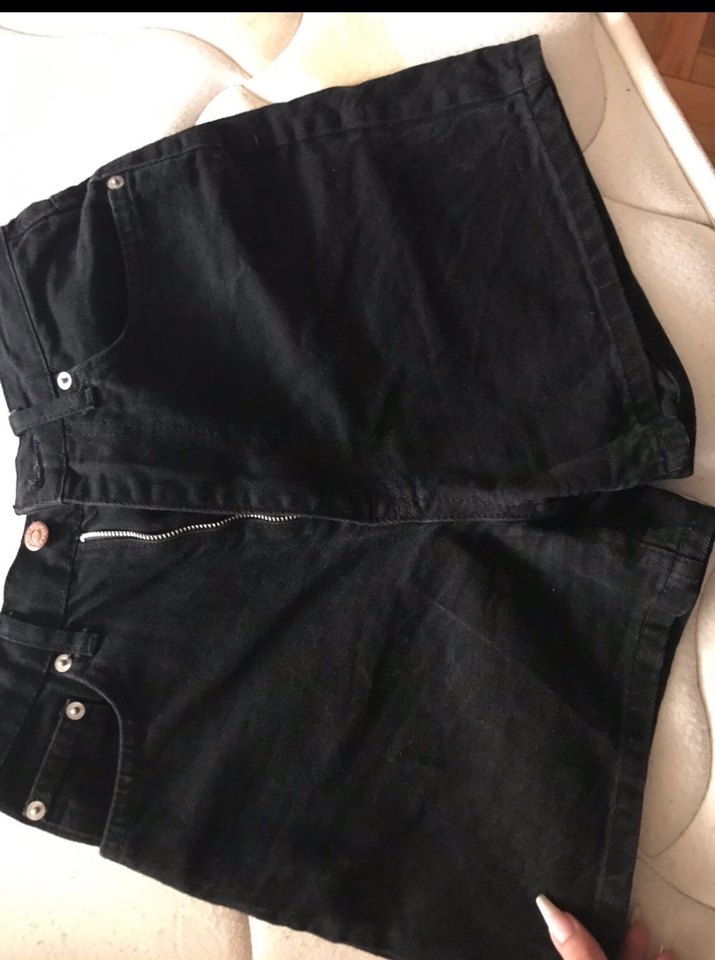 Düğmeli Siyah Bol Kesim Mini Kot Şort - Görsel 2