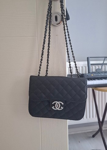 Chanel Siyah Kapitone Omuz Cantasi