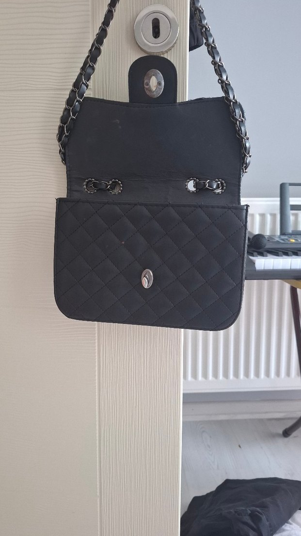 Chanel Siyah Kapitone Omuz Çantası — görsel 8/9