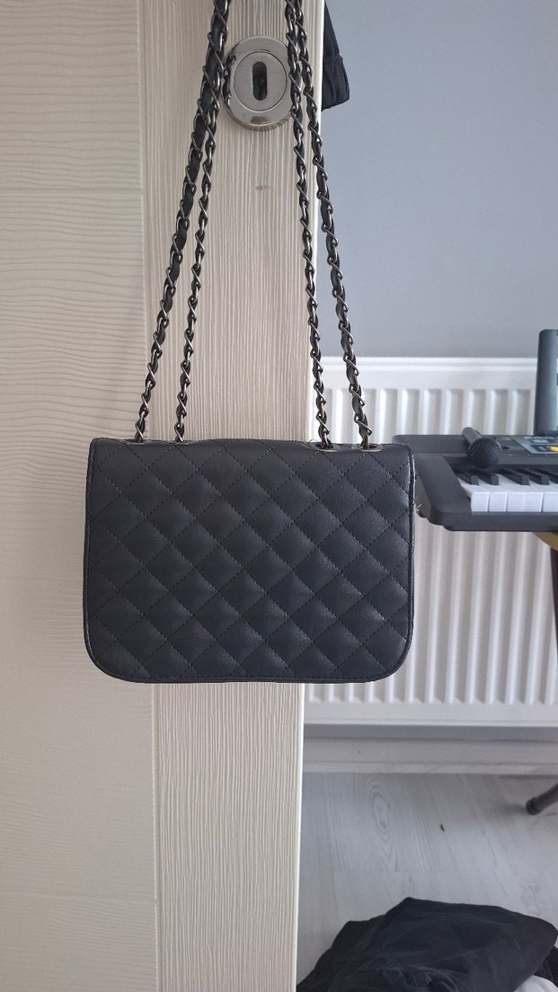 Chanel Siyah Kapitone Omuz Çantası — görsel 3/9