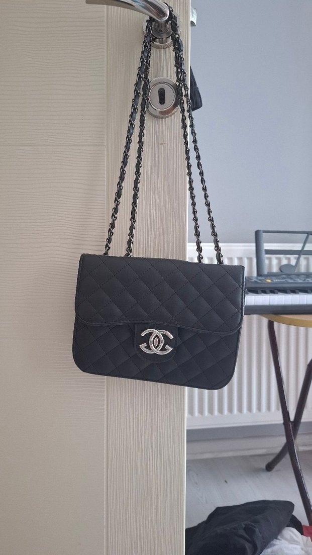 Chanel Siyah Kapitone Omuz Çantası — görsel 2/9