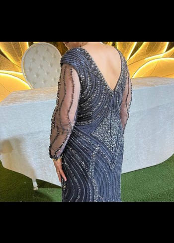 Uzun Kol V Yakalı İşlemeli Gri Abiye Elbise - Görsel 3