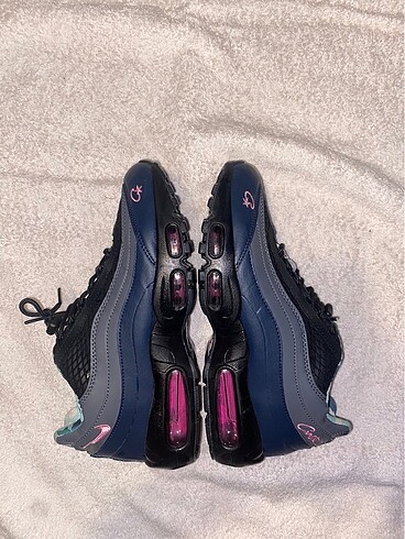 Corteiz air Max 95 pink beam