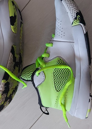 34 Beden gri Renk Gri Renkli Basketbol Çocuk Ayakkabısı Neon Bağcıklarla