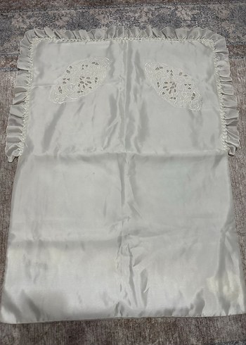 Nakışlı Beyaz Yastık Kılıfı Gri Detaylı - Görsel 2