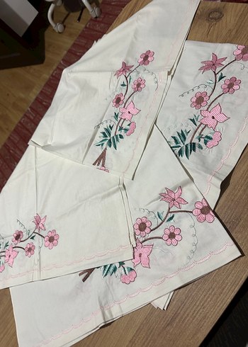 Pembe Nakışlı Pastel Masa Örtüsü - Görsel 5