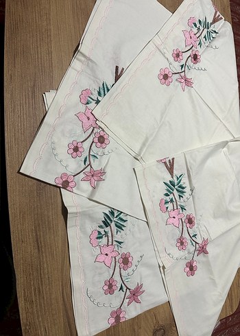 Pembe Nakışlı Pastel Masa Örtüsü - Görsel 3