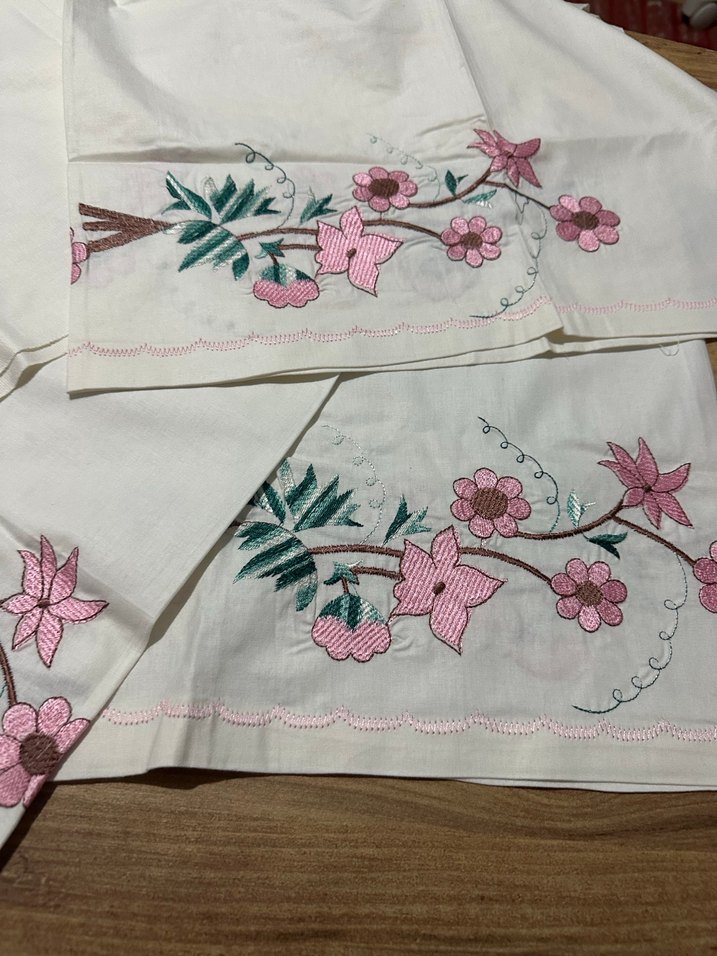 Pembe Nakışlı Pastel Masa Örtüsü - Görsel 2