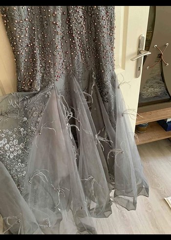 Gri V Yaka Nakışlı Uzun Abiye Elbise - Görsel 4