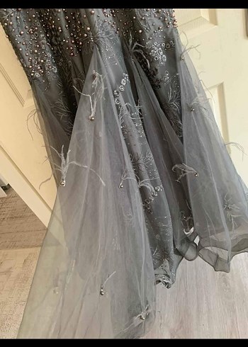 Gri V Yaka Nakışlı Uzun Abiye Elbise - Görsel 3