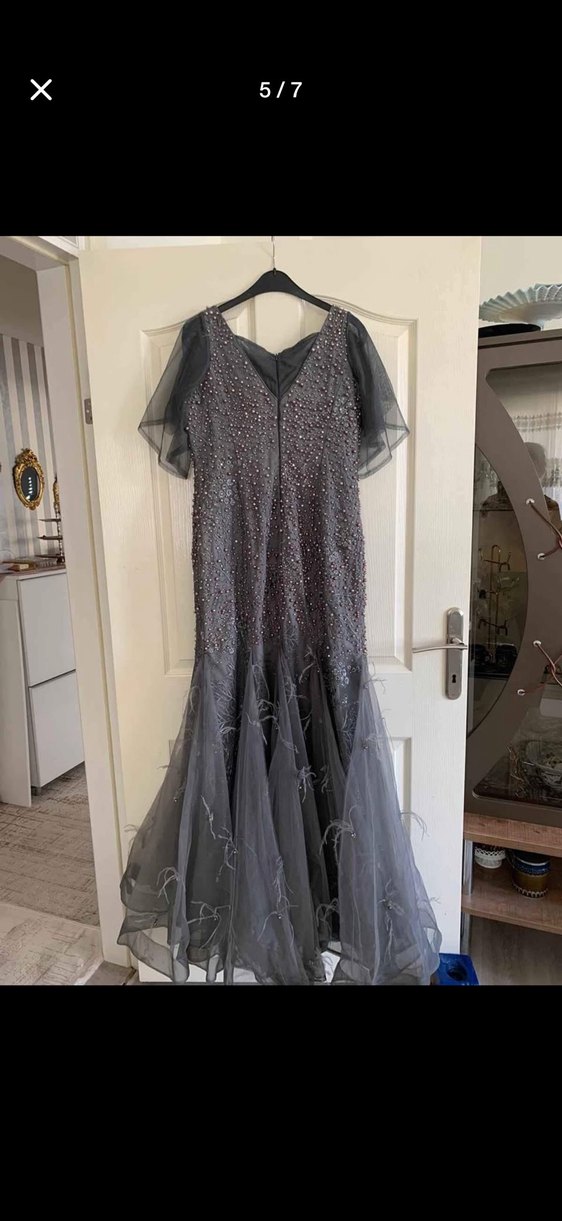 Gri V Yaka Nakışlı Uzun Abiye Elbise - Görsel 5