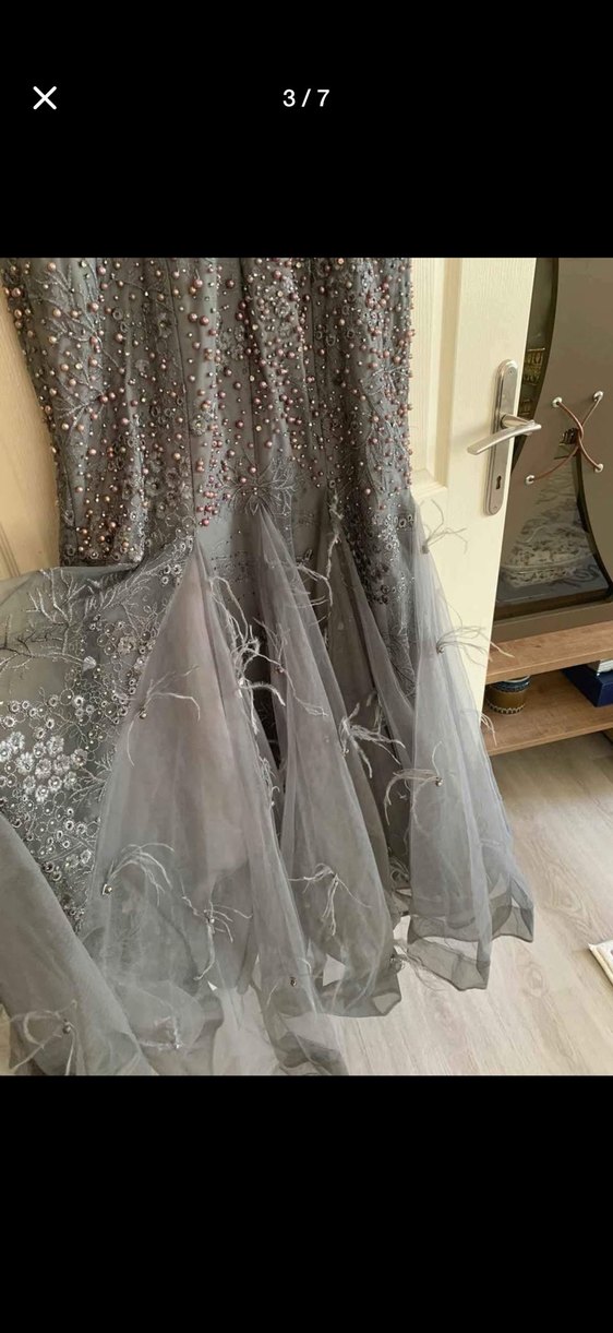 Gri V Yaka Nakışlı Uzun Abiye Elbise - Görsel 4