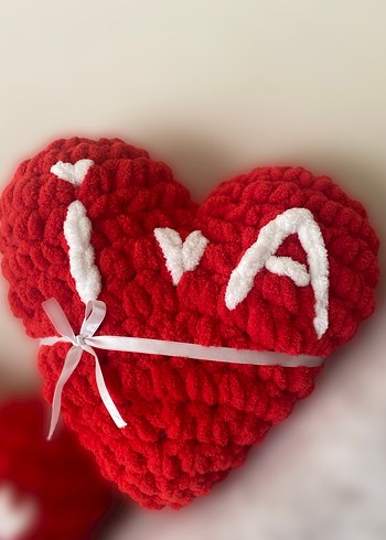 Puffy orta boy harf detaylı kırmızı renkte kalpli yastık - Görsel 2