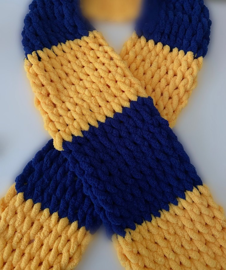 Fenerbahçeli orta boy kalpli yastık/yetişkin atkı takımı - Görsel 2